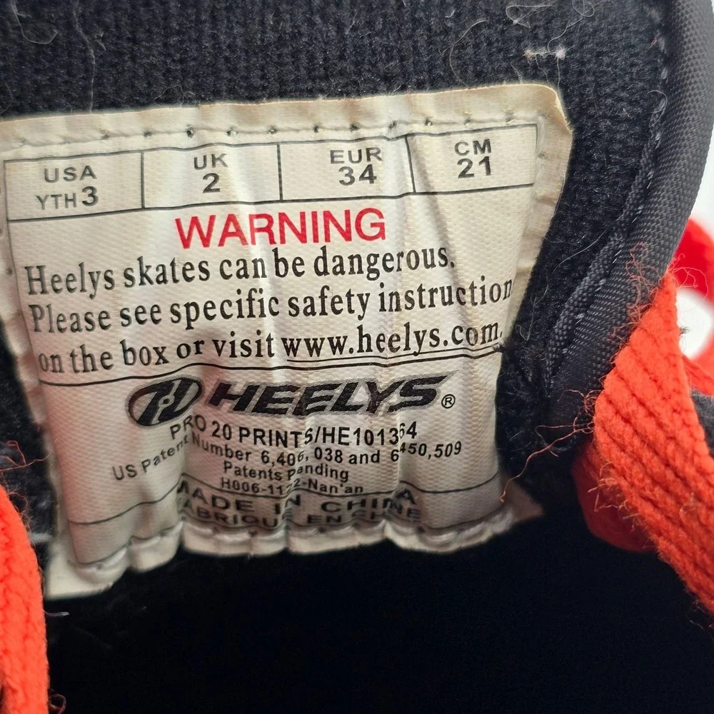 Heelys Pro 20 Prints Shoes Youth Kids Size 3 Black Boom Comic Wheel Sneakers